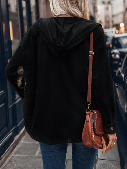 Karierte Shacket mit Knopfleiste und Kapuze und Taschen