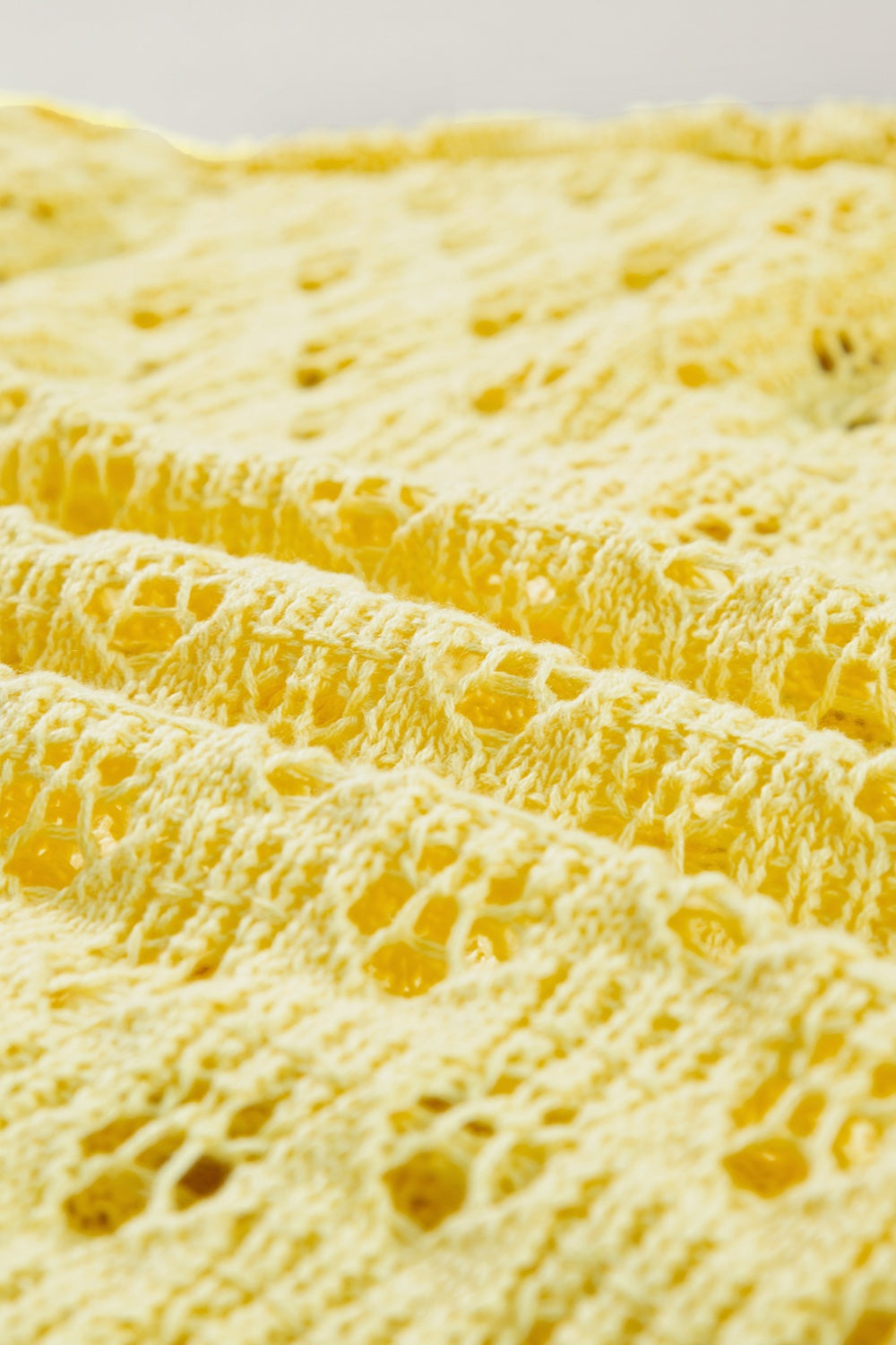 Durchbrochener Cardigan mit V-Ausschnitt und langen Ärmeln