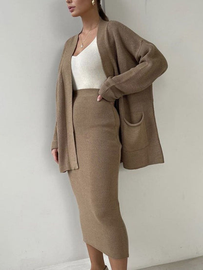 Set aus langärmliger Strickjacke mit Taschen und Rockpullover