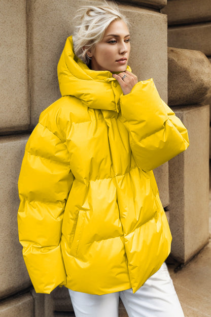 Pufferjacke mit Reißverschluss und Kapuze und Taschen