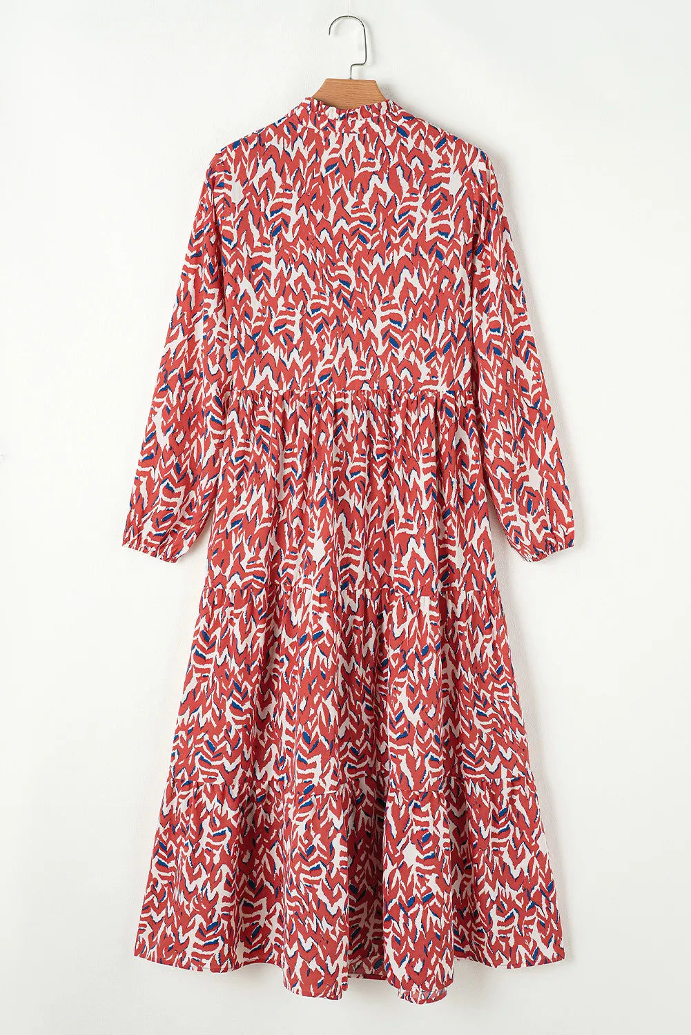 Bedrucktes Kleid mit langen Ärmeln und Kerben