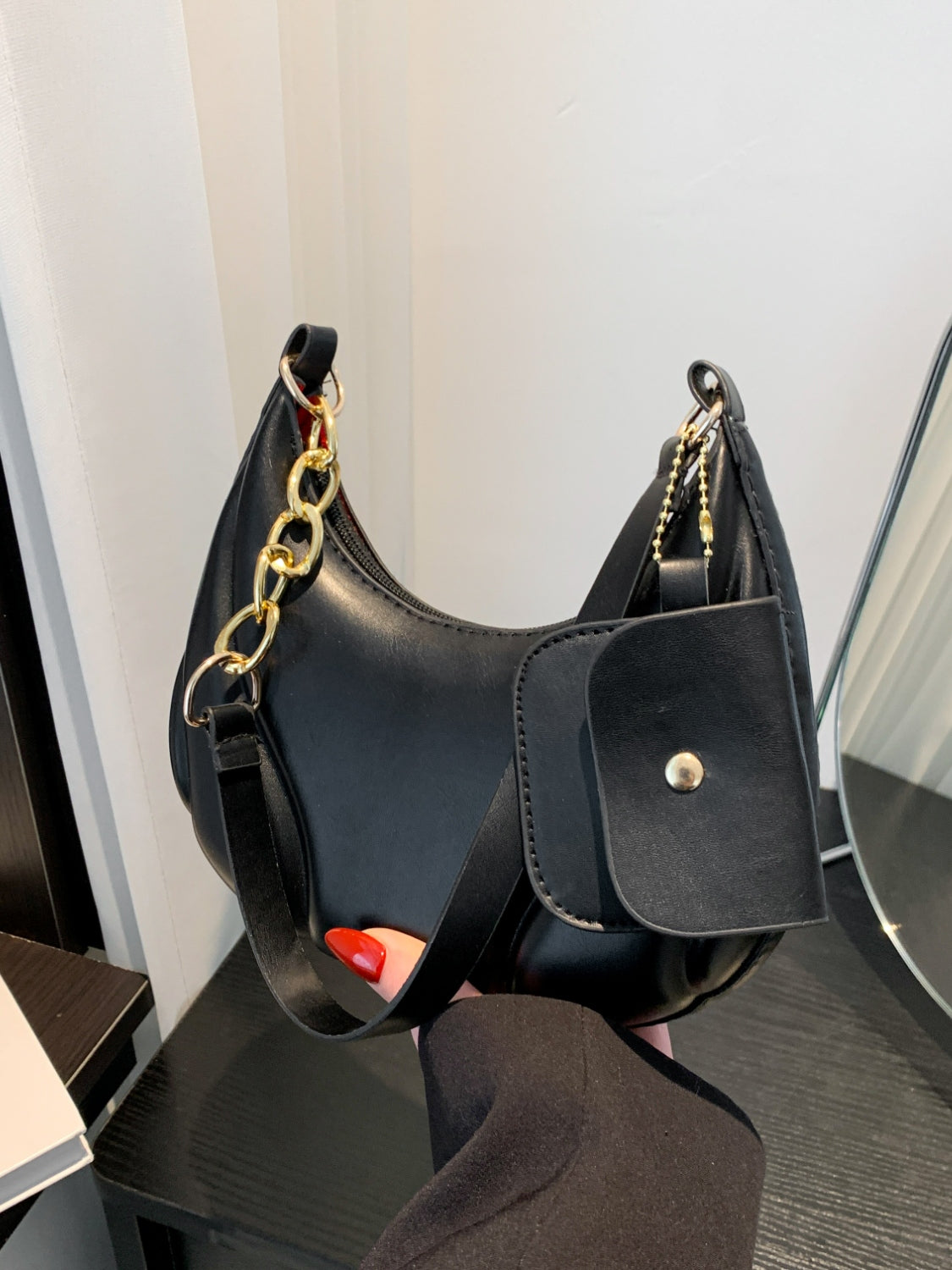 Umhängetasche aus PU-Leder mit EarPods-Tasche