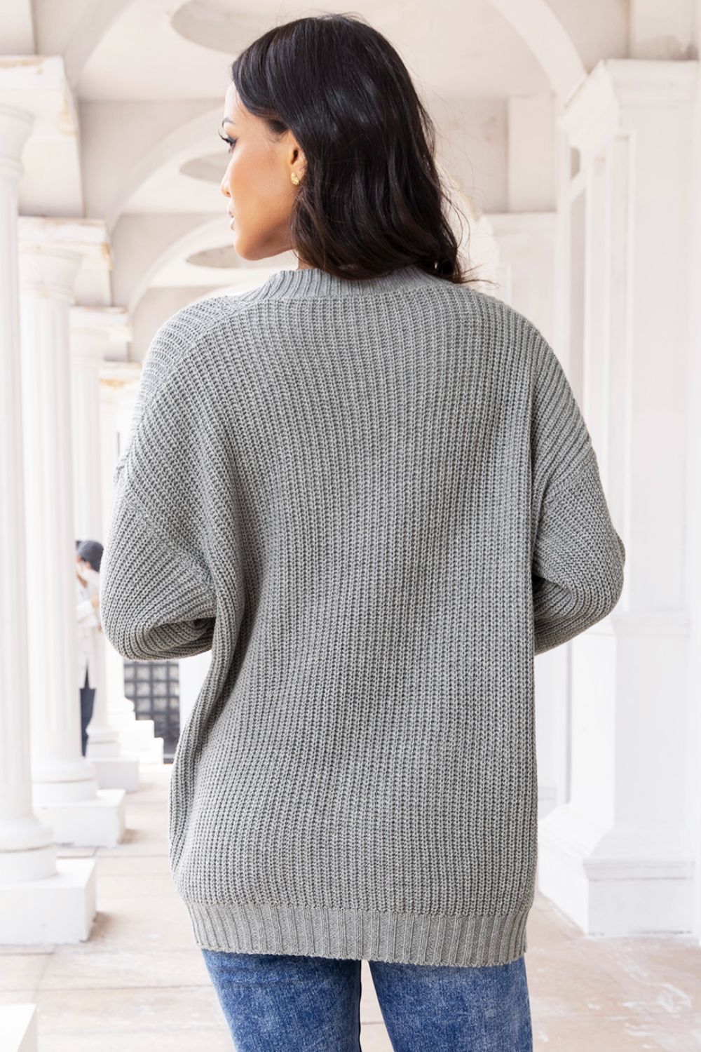 Langärmlige Strickjacke mit Knöpfen und Taschen