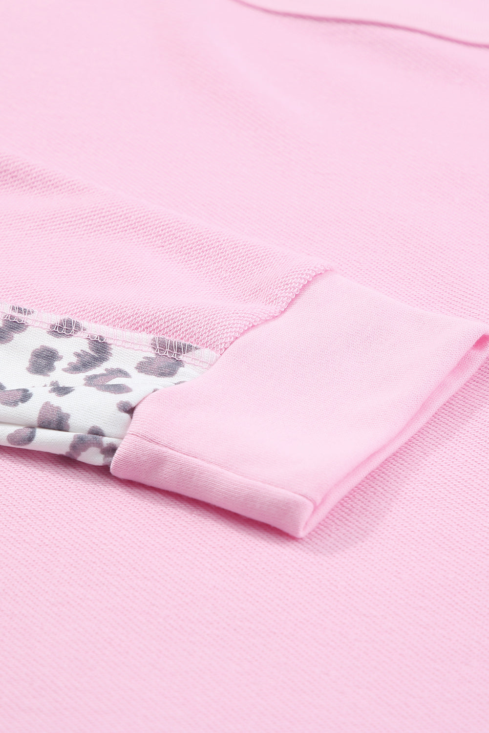 Sweatshirt mit überschnittenen Schultern und Lip-Leopardenmuster in Übergröße