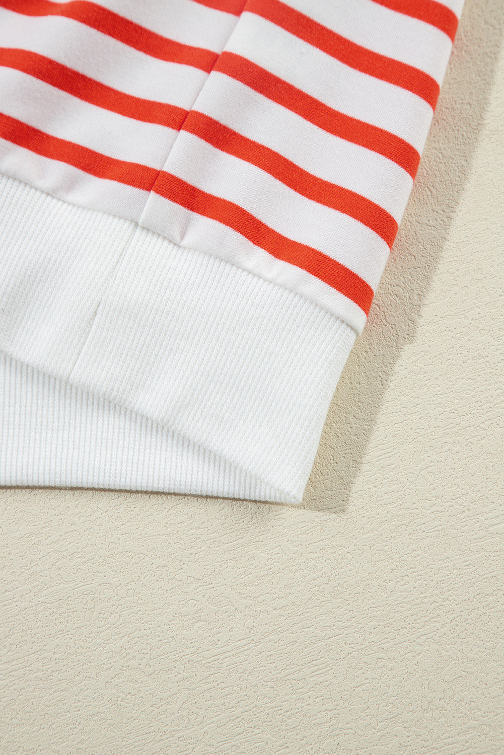 Gestreiftes Sweatshirt mit überschnittenen Schultern und langen Ärmeln