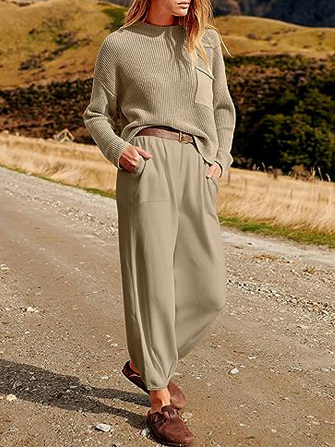 Set aus Strickoberteil und Jogginghose