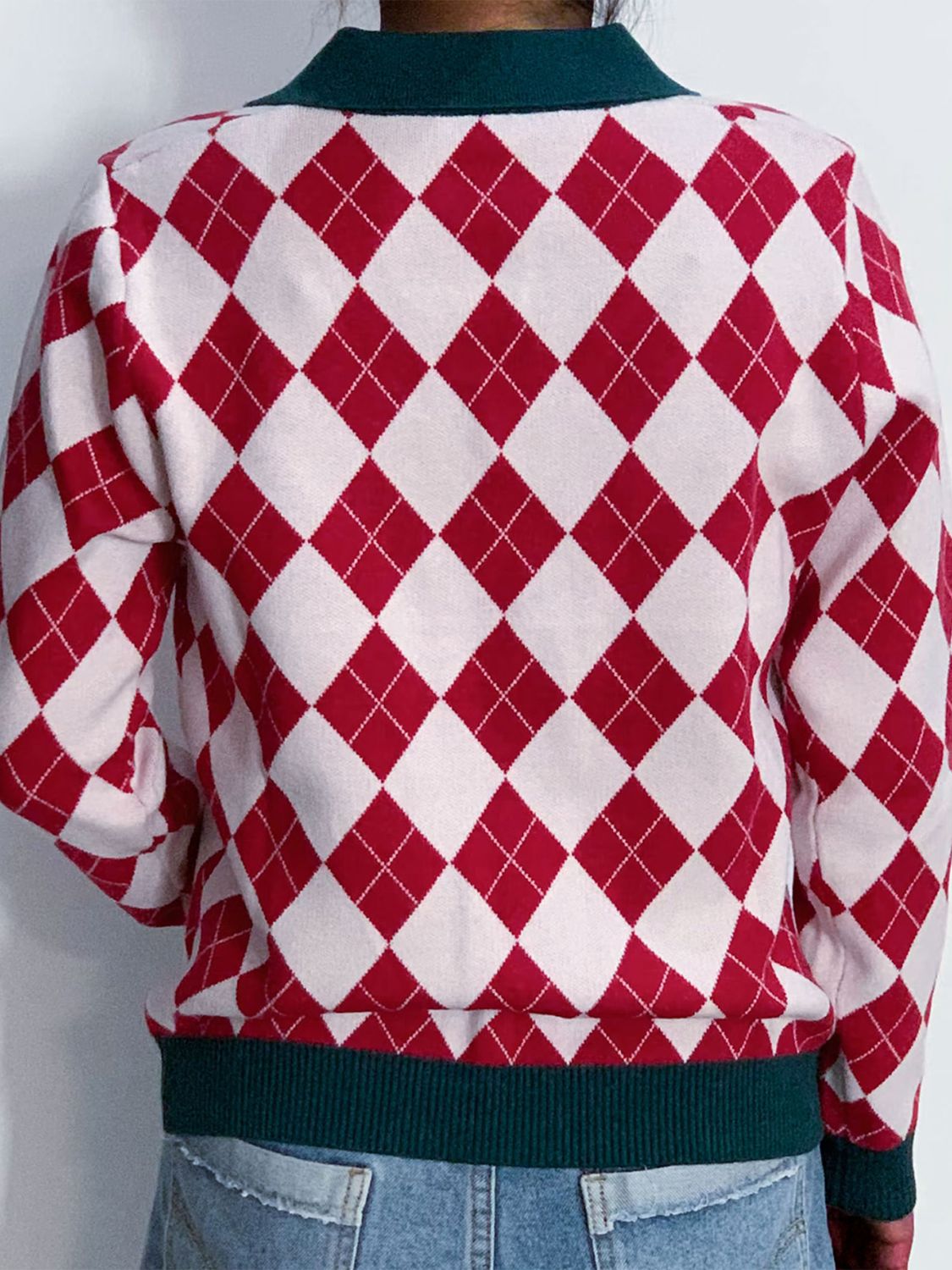 Geometrischer Pullover mit Johnny-Kragen und langen Ärmeln