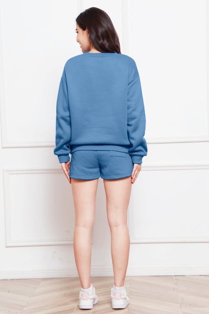 Set aus langärmligem Sweatshirt mit Rundhalsausschnitt und Shorts mit Kordelzug