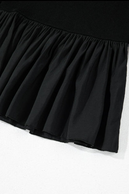 Langärmliges T-Shirt mit Schößchen und U-Ausschnitt