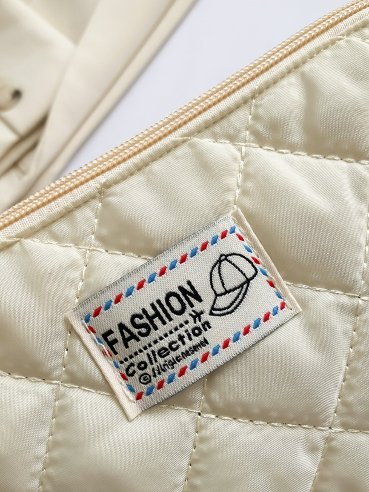 Solide gesteppte Clutch mit Reißverschluss