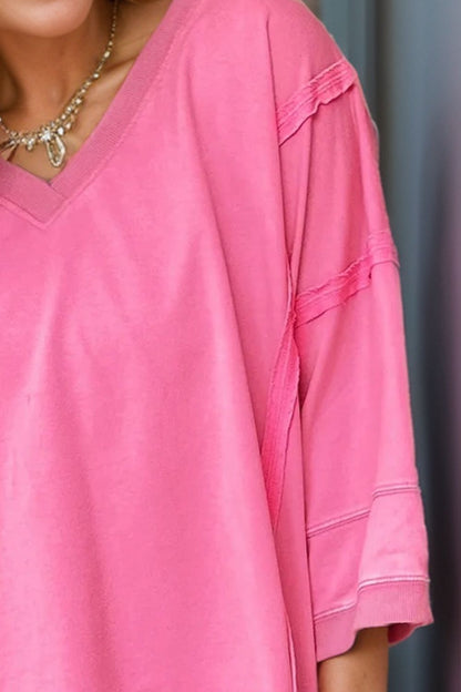 Bluse mit V-Ausschnitt und sichtbaren Nähten
