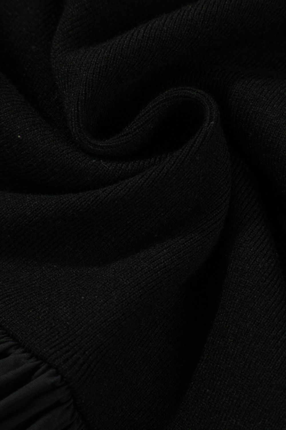 Langärmliges T-Shirt mit Schößchen und U-Ausschnitt