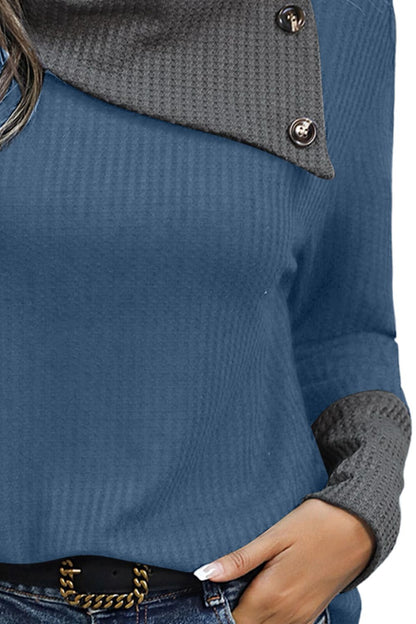 Langärmlige Bluse mit dekorativen Knöpfen