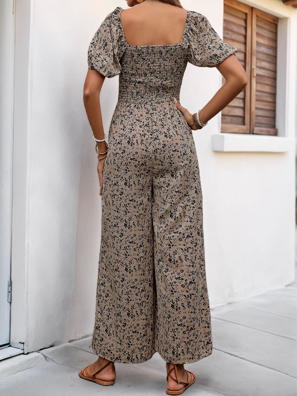 Perfee Jumpsuit mit gesmoktem Print und quadratischem Ausschnitt und Puffärmeln