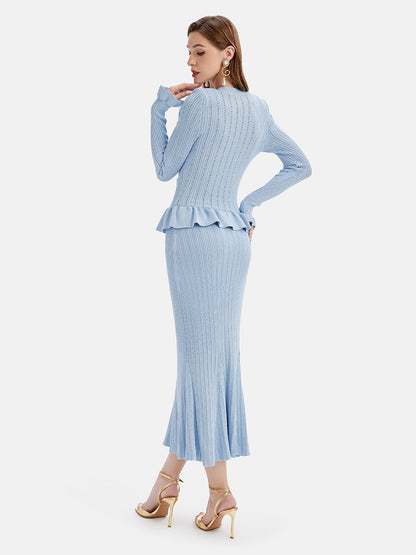 Set aus Oberteil mit V-Ausschnitt und Pullover mit Midirock und Rüschen