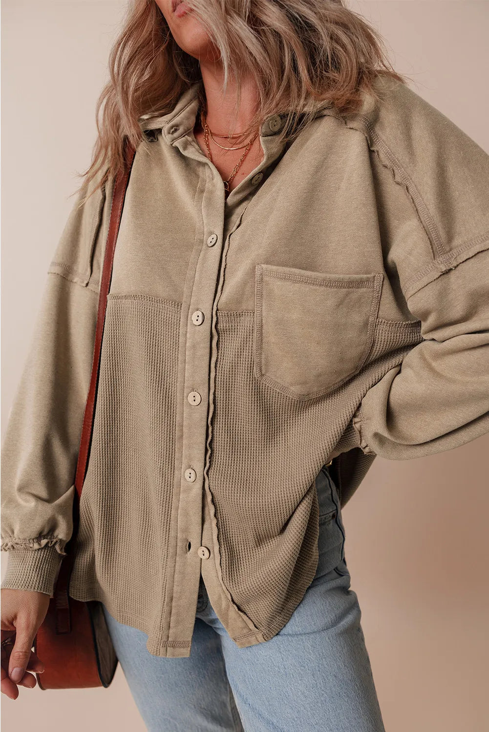 Langärmlige Shacket mit Waffelstrickkragen