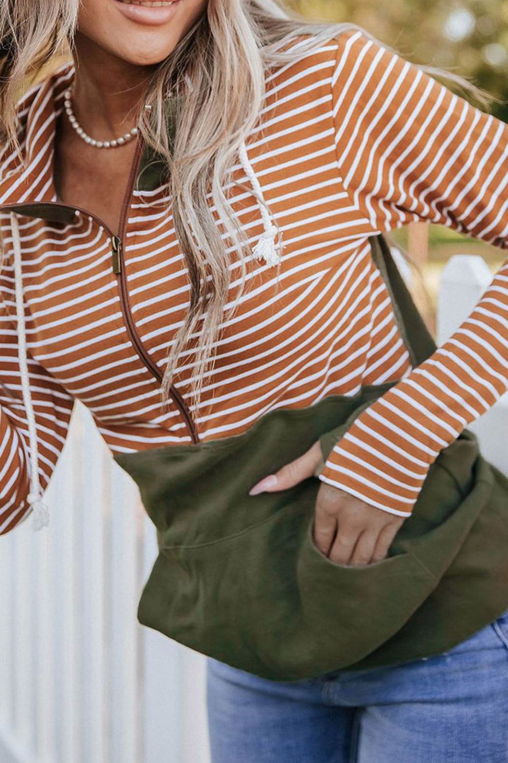 Langärmliger Hoodie mit Kordelzug und halbem Reißverschluss