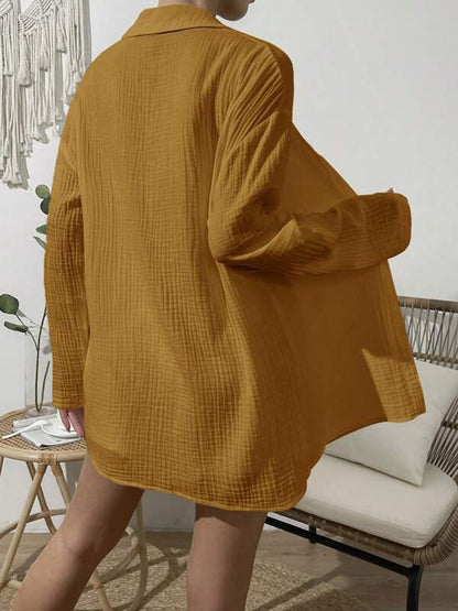 Set mit Oberteil mit überschnittenen Schultern und Knopfleiste und Shorts mit elastischer Taille