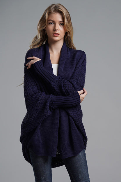 Strickjacke mit offenen Fledermausärmeln vorne