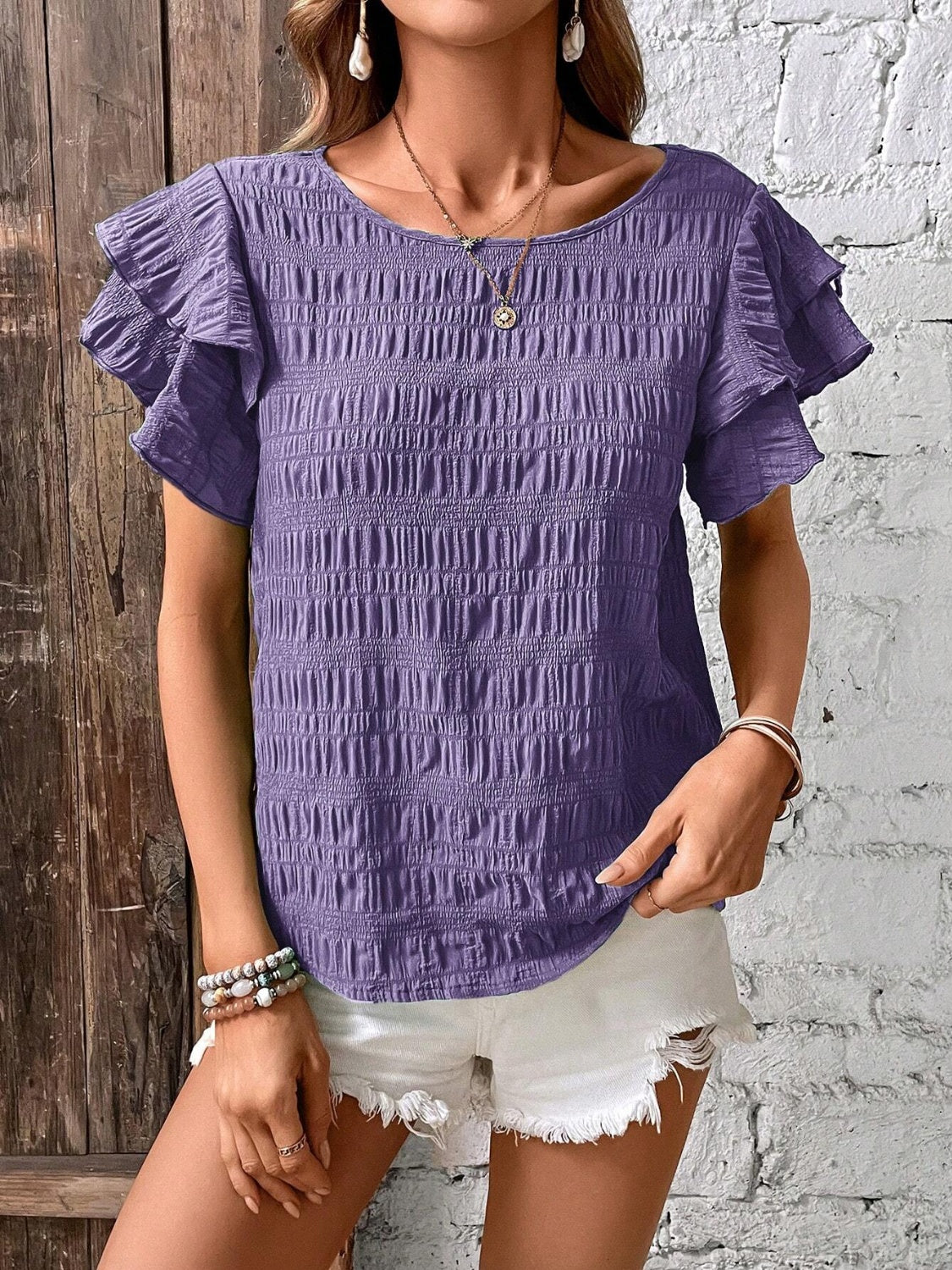 Blusa con cuello redondo y mangas con volantes