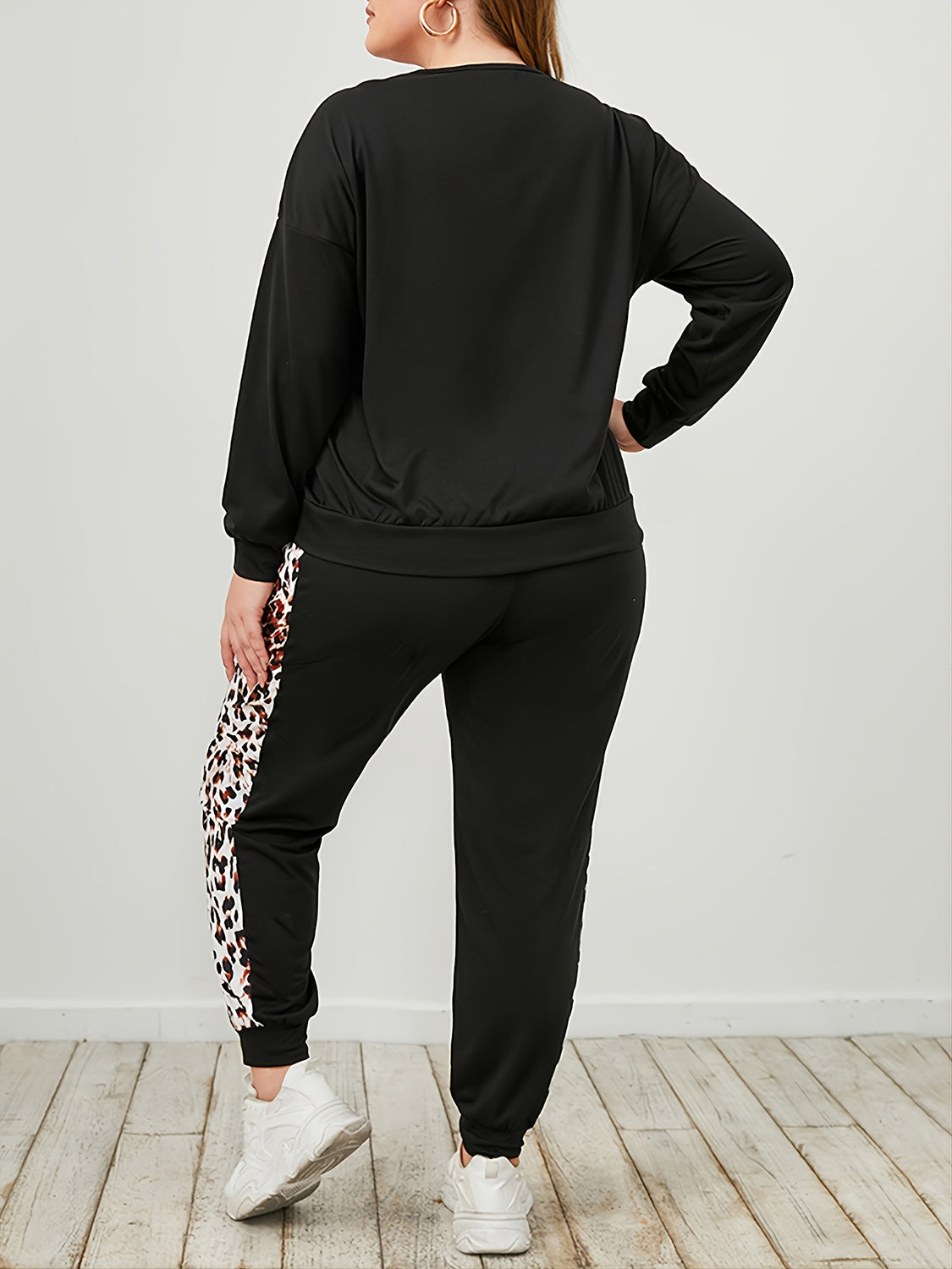 Set aus Sweatshirt und Jogginghose mit Leopardenmuster in Übergröße