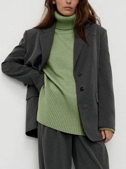 Rollkragenpullover mit seitlichem Schlitz und überschnittener Schulter