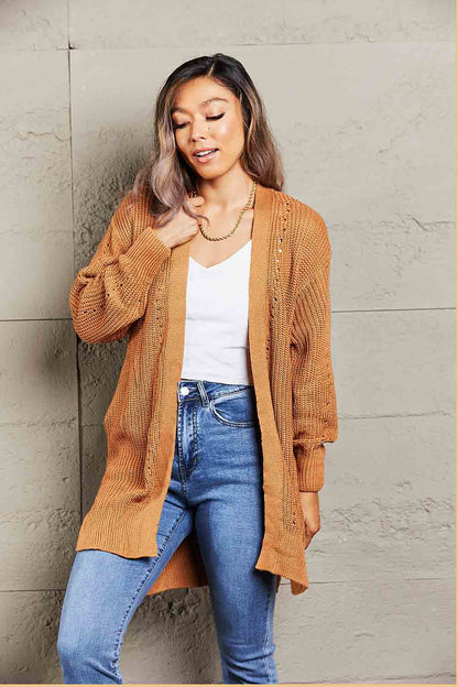 Gewebte, rechts durchbrochene Rippstrick-Strickjacke mit Schlitz