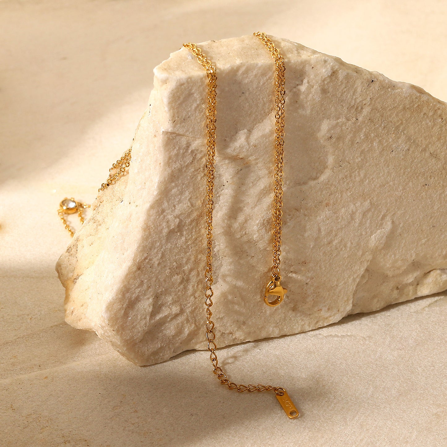 Doppellagige Halskette aus Edelstahl mit Zirkonia