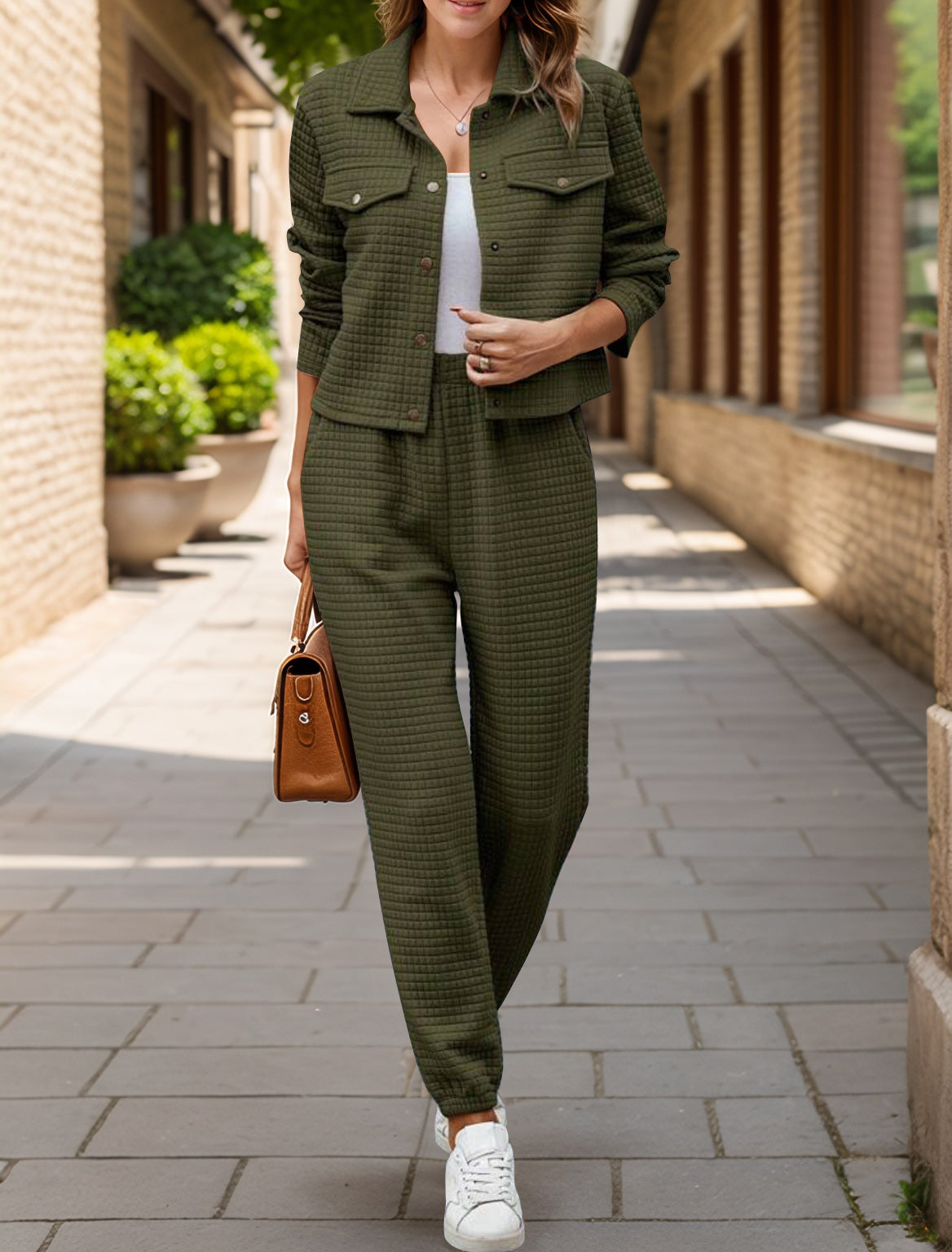 Set aus Oberteil und Hose mit Druckknopfleiste und karierter Textur