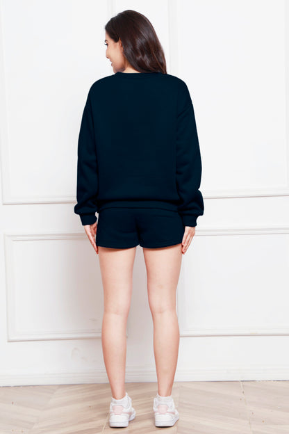 Set aus langärmligem Sweatshirt mit Rundhalsausschnitt und Shorts mit Kordelzug