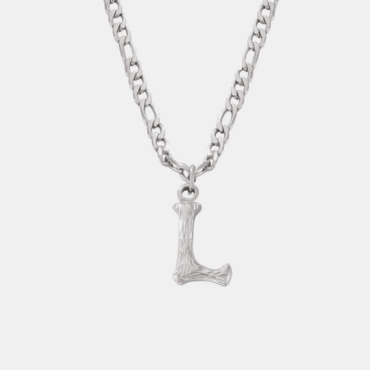 Halskette mit Buchstabenanhänger aus Titanstahl