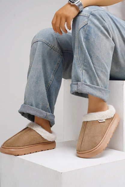 Pelzige Plateau-Hausschuhe mit runder Zehenpartie