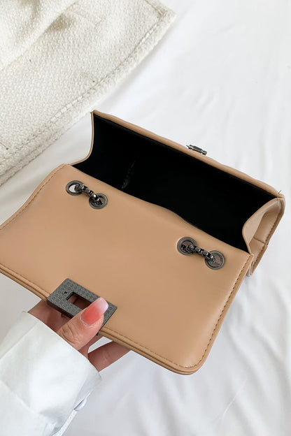 Umhängetasche aus PU-Leder mit Nieten