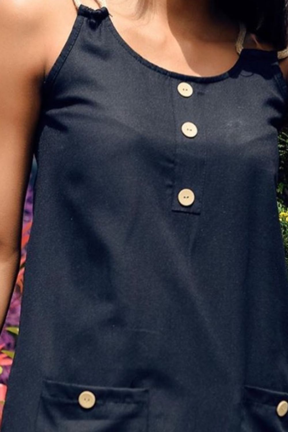 Minivestido con tirantes finos dobles y cuello redondo