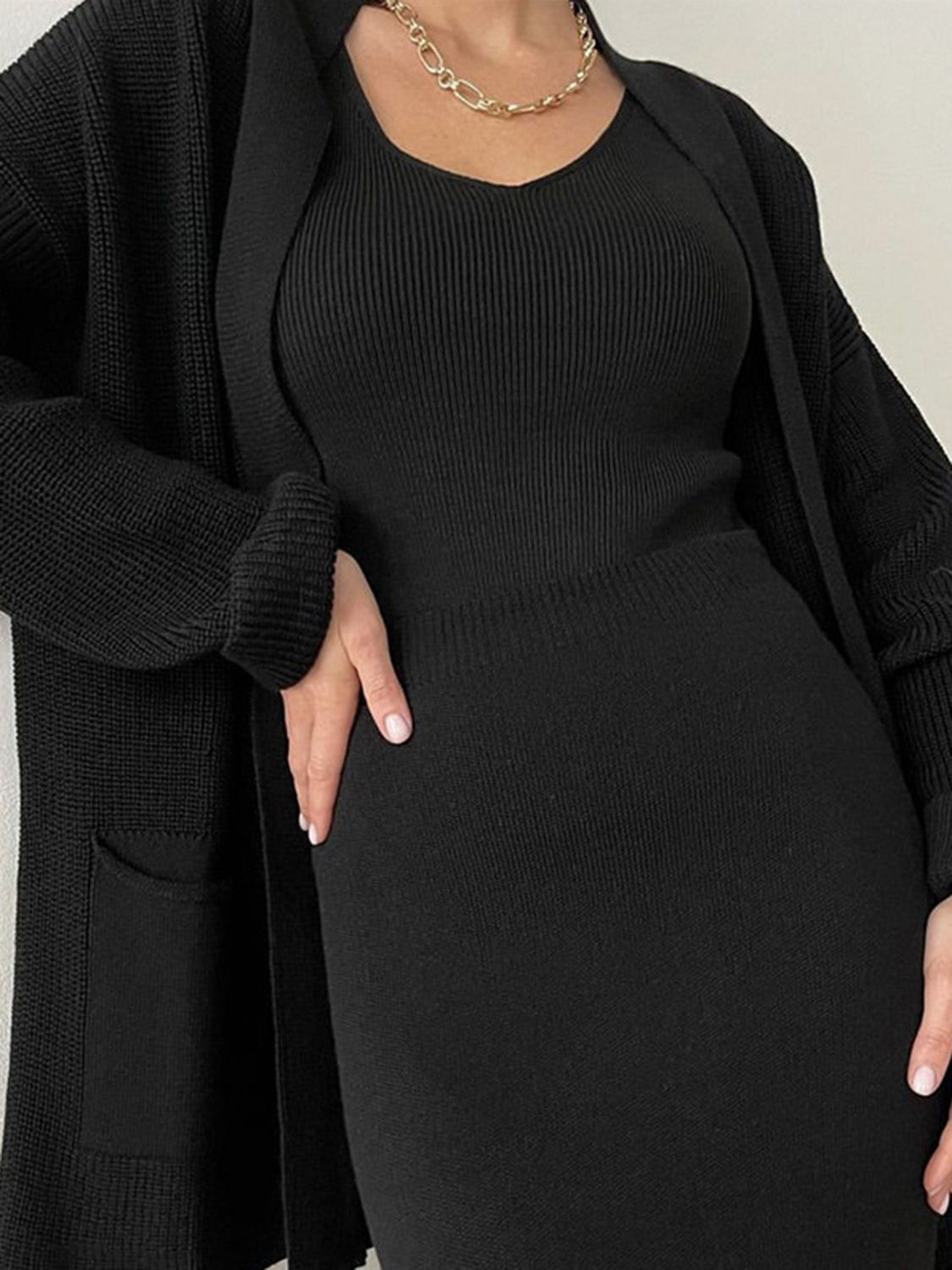 Set aus langärmliger Strickjacke mit Taschen und Rockpullover