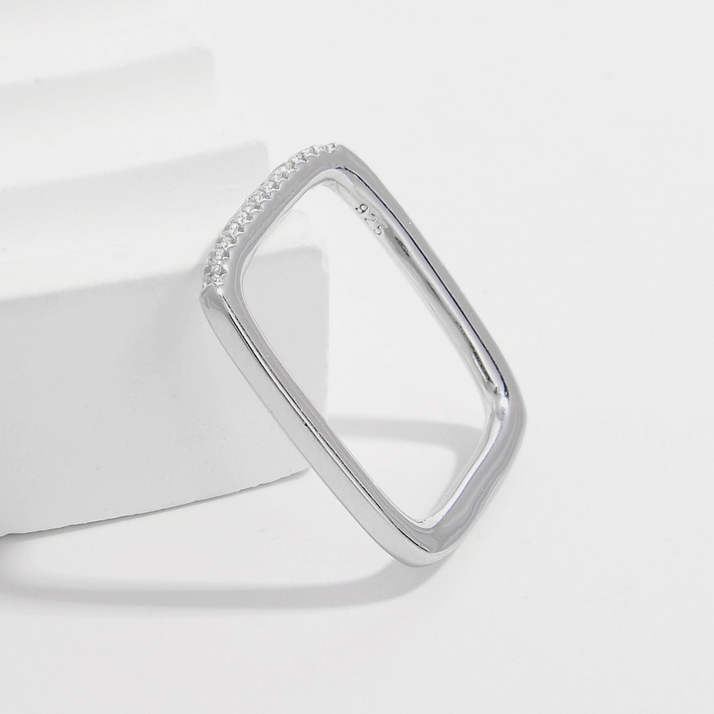 Quadratischer Ring aus 925er Sterlingsilber mit Zirkonia