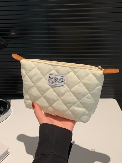 Solide gesteppte Clutch mit Reißverschluss