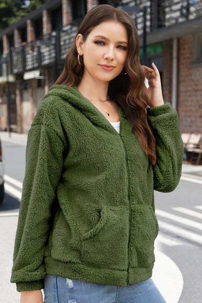 Flauschige Oberbekleidung mit Reißverschluss und langen Ärmeln und Kapuze