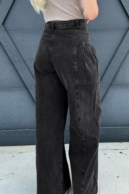 Jeans mit hohem Bund und weitem Bein und Taschen