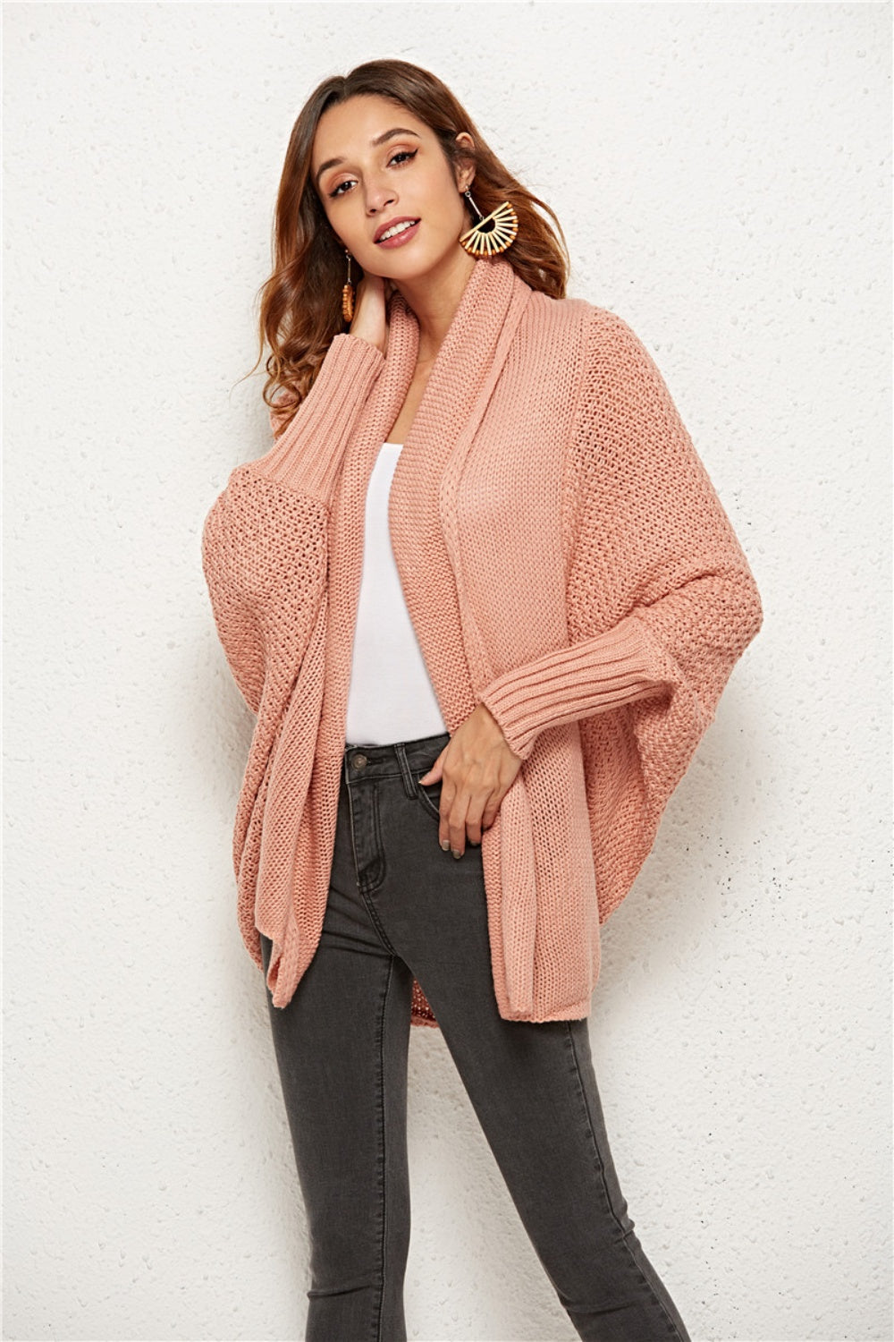 Strickjacke mit offenen Fledermausärmeln vorne