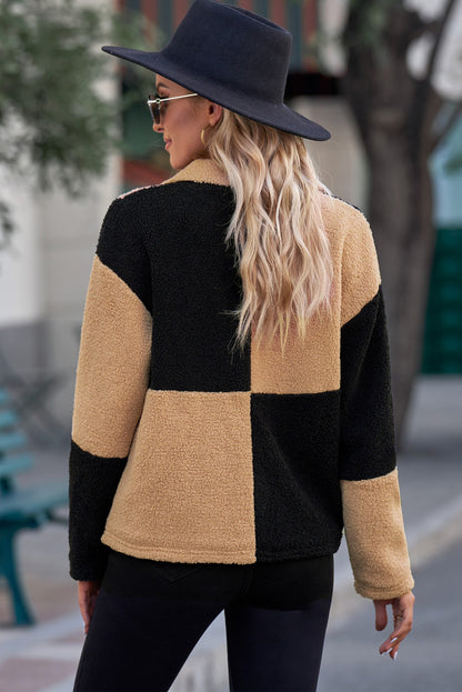 Jacke mit Farbblock-Muster und Druckknopfkragen