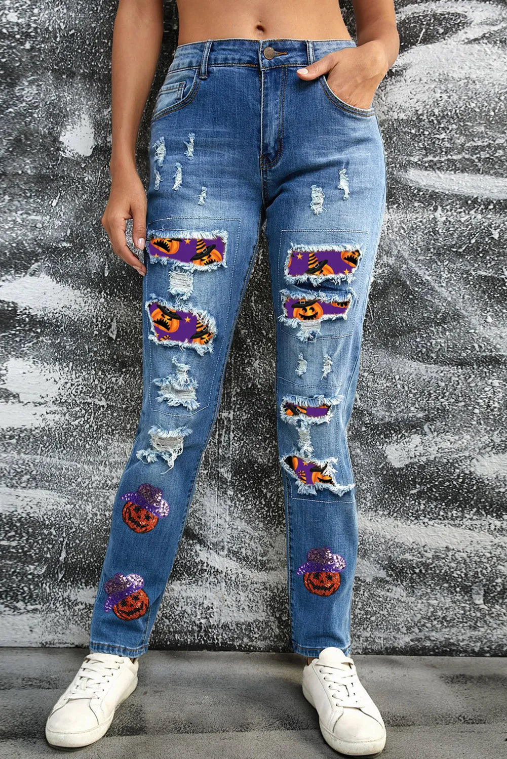 Distressed-Jeans mit Kürbis-Pailletten