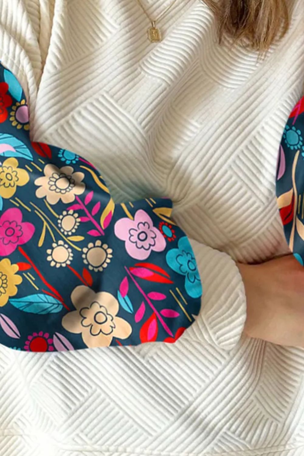 Plus Size Bluse mit Rundhalsausschnitt und langen Ärmeln und Strukturdruck