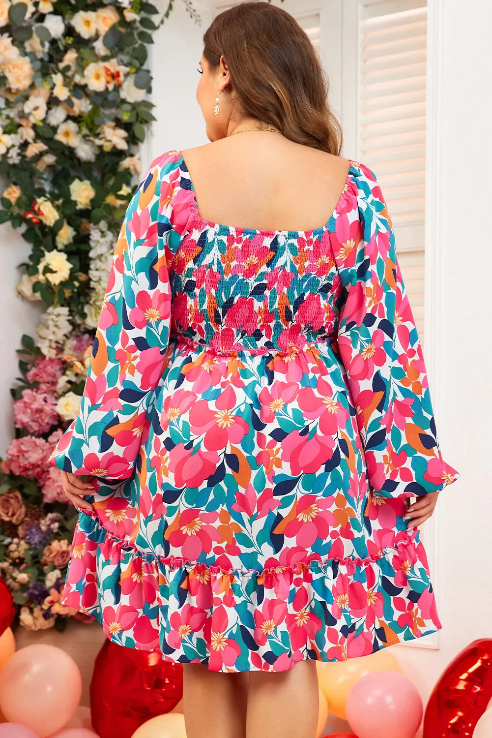 Plus Size Kleid mit gesmoktem Blumenmuster, quadratischem Ausschnitt und Ballonärmeln