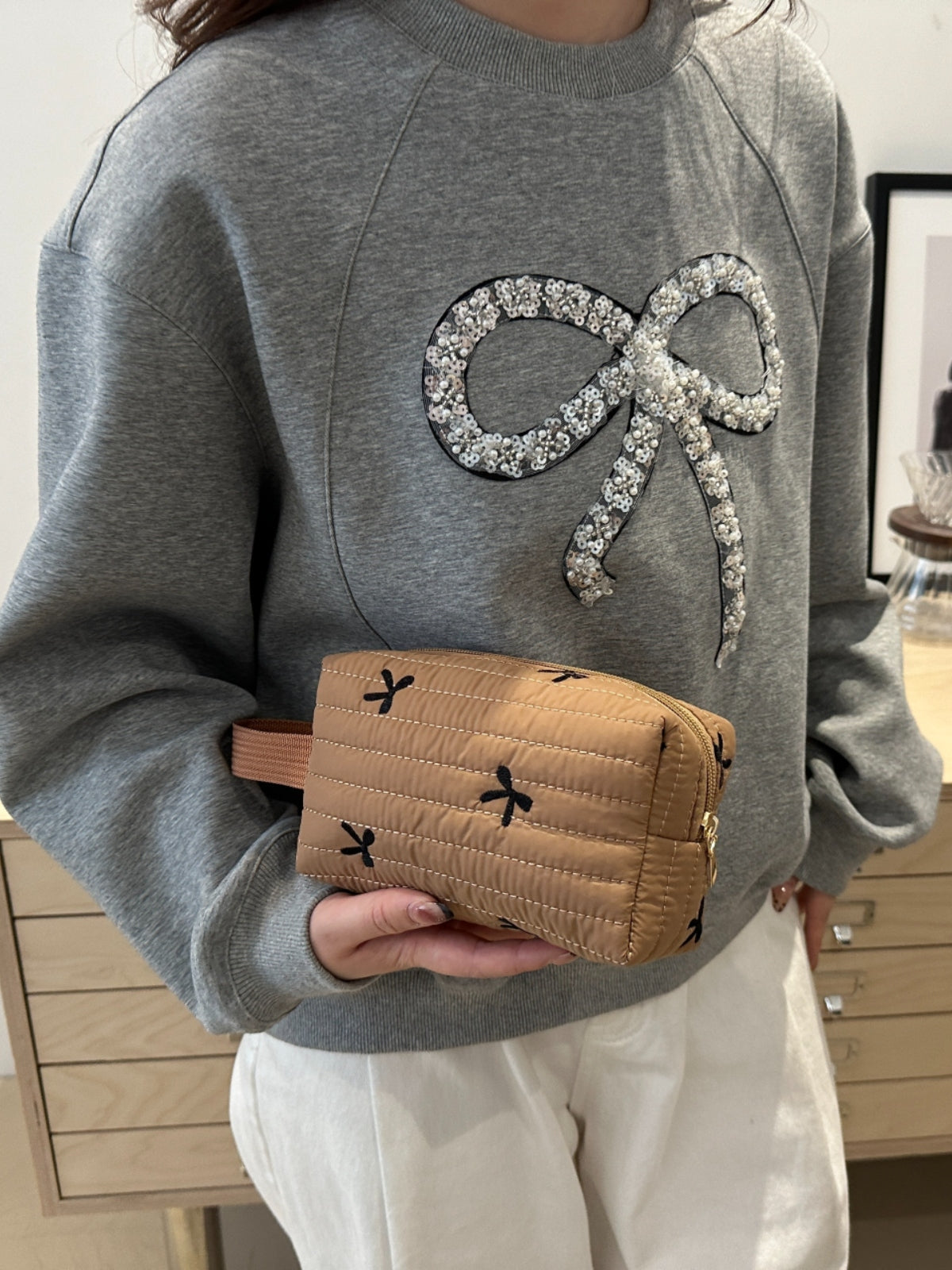 Armband mit kontrastierender Textur und Schleife