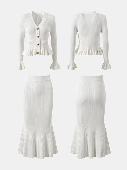 Set aus Oberteil mit V-Ausschnitt und Pullover mit Midirock und Rüschen