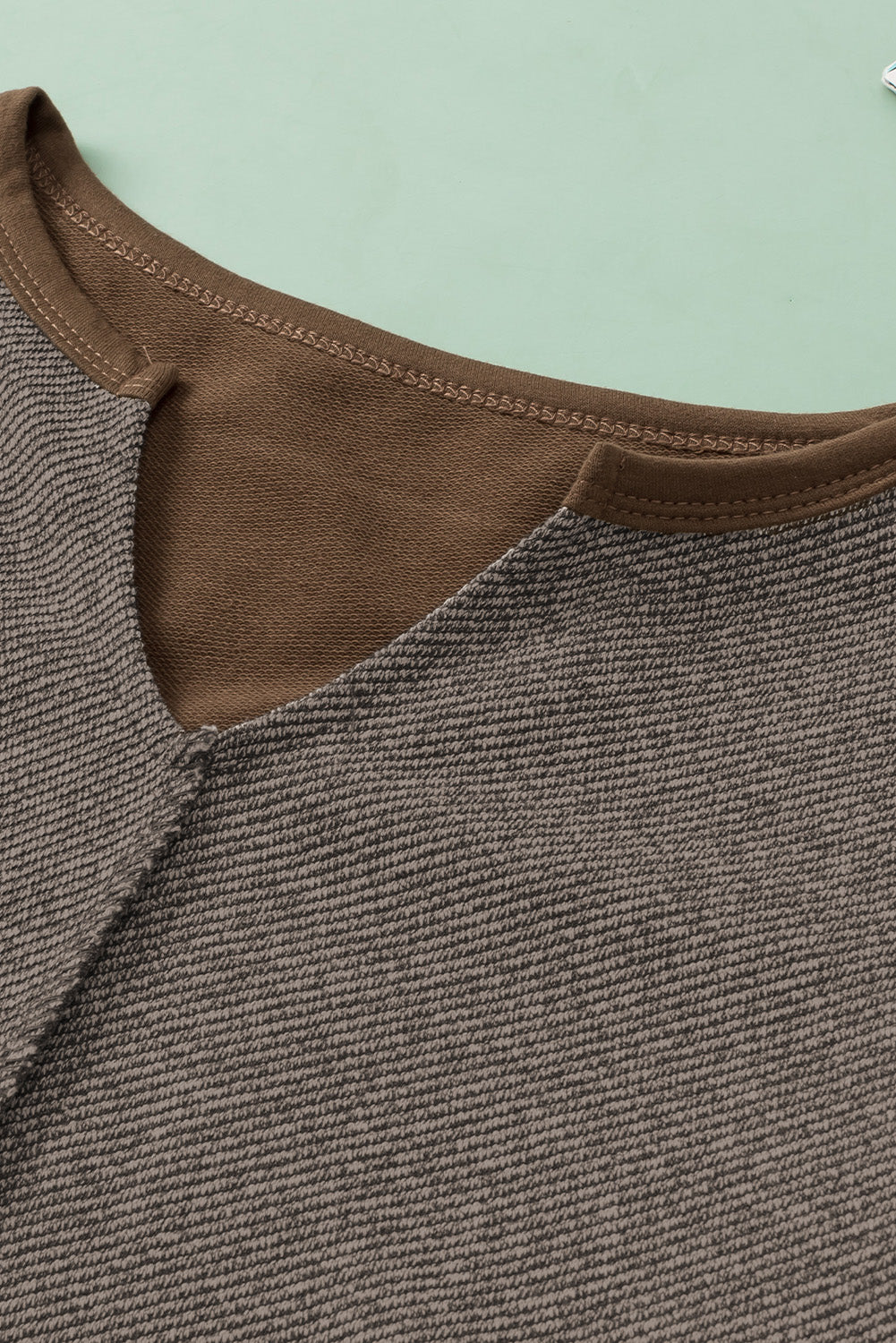 Langarmbluse mit Farbblockdesign und Kerben