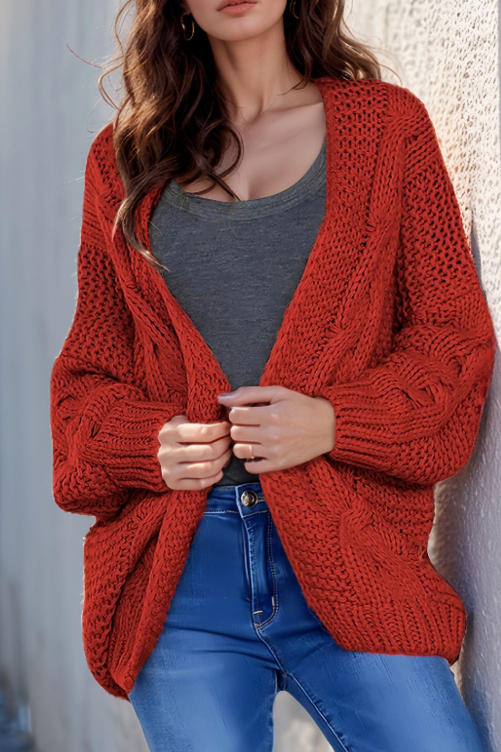 Strickjacke mit offener Vorderseite und Zopfmuster