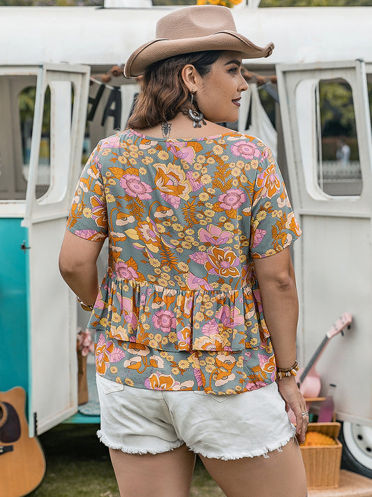 Plus Size Bluse mit Rundhalsausschnitt und kurzen Ärmeln und Lagenmuster