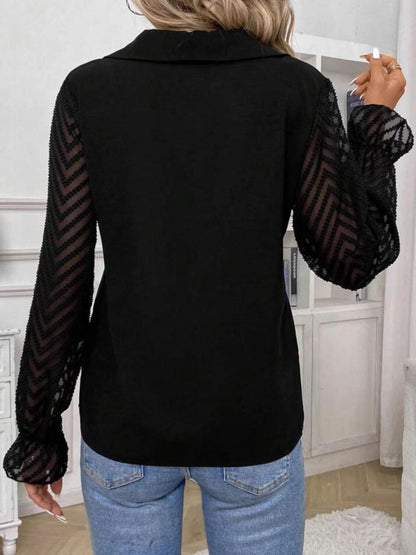 Bluse mit V-Ausschnitt und Volantärmeln